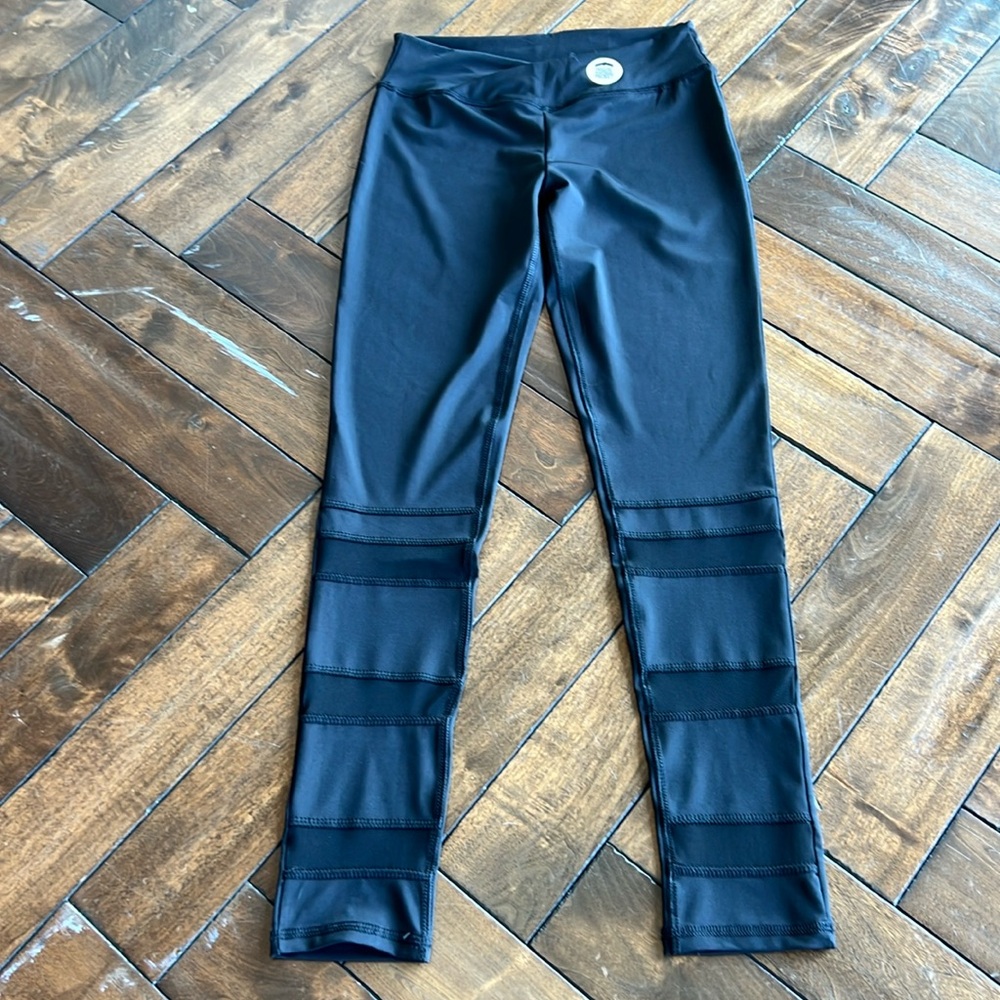 Live Electric maternity size large made in USA yoga athletic leggings